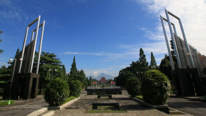 Viral Pernyataan Sofian Effendi Menyangsikan Ijazah Jokowi, Begini Klarifikasi UGM