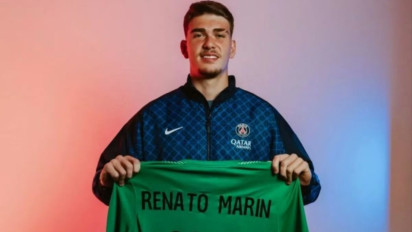 Deal dengan AS Roma, PSG Datangkan Kiper Muda Renato Marin