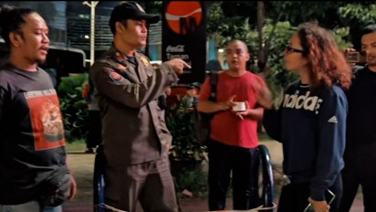 Satpol PP Amankan Perpustakaan Jalanan di Blok M, Netizen Heboh: Padahal Niatnya Baik