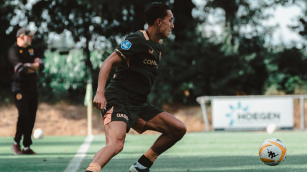 Eligible Bela Timnas Indonesia dan Gantikan Ole Romeny, Striker Liga Belanda Keturunan Depok Ini Sukses Bikin Gebrakan di Eropa
            - galeri foto