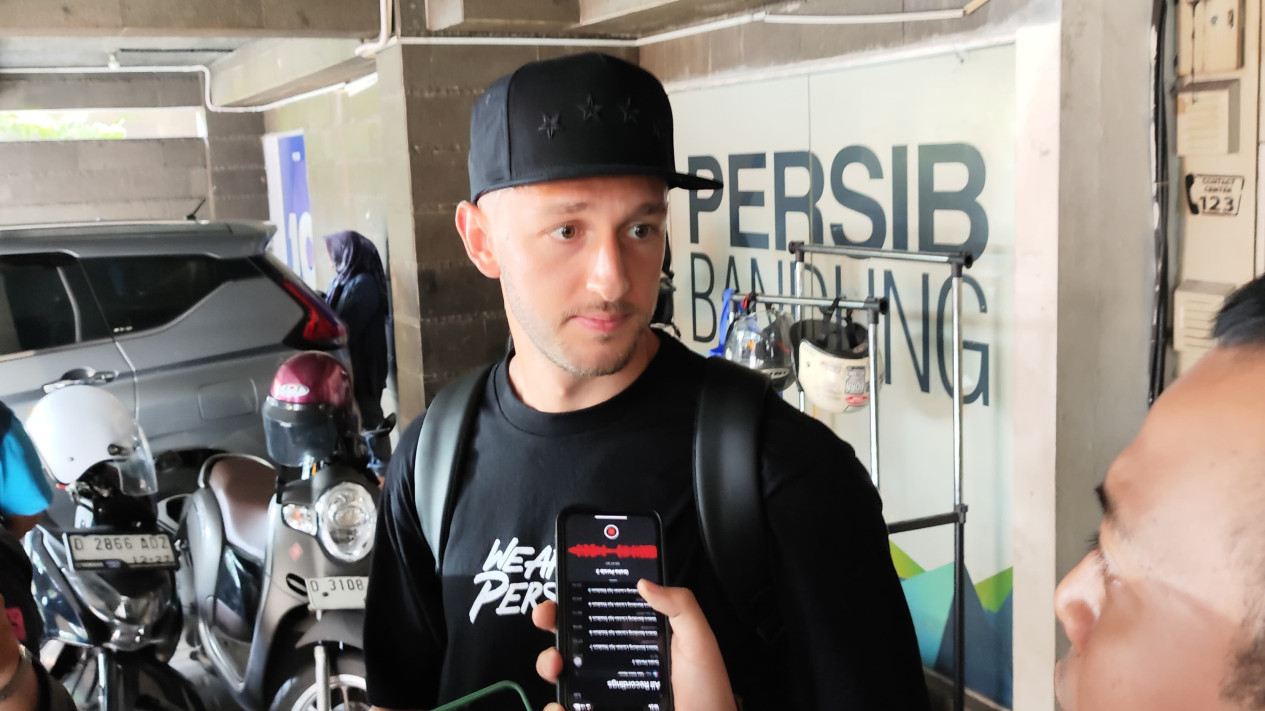 Adam Przybek Tak Gentar Persib Bandung Lawan Western Sydney
            - galeri foto