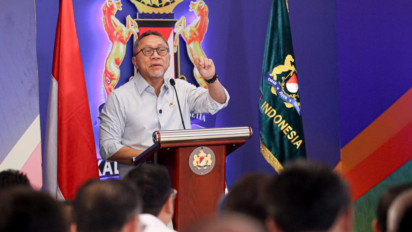 Menko Zulhas Minta Satgas Pangan Tindak Tegas Pelaku Pengoplosan Beras: Membohongi Rakyat...