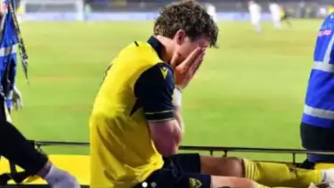 Ole Romeny saat alami cedera ketika membela Oxford United.