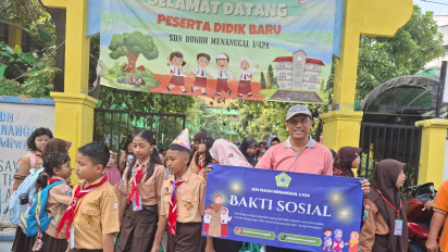 Penutupan MPLS, Sekolah Dasar di Surabaya Gelar Bakti Sosial Peduli Sesama
