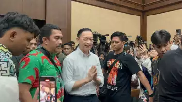 Terdakwa Thomas Trikasih Lembong alias Tom Lembong divonis empat tahun dan enam bulan penjara dalam kasus korupsi proyek impor gula.