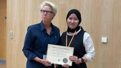 Mahasiswa UI Tsabita Afifah Khoirunnisa Raih Best Student Paper di London Lewat Riset Pendanaan Terorisme Bertopeng Kegiatan Sosial