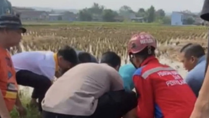 Seorang Pria Tewas Usai Lompat dari Tower 70 Meter di Cianjur, Sebelumnya Sempat Melamun dan Merokok, Jawab "Sudah Bosan Hidup" saat Ditanya Warga