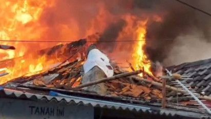Update Kebakaran di Tebet Tewaskan Empat Bocah, Jenazah Saat Ini Dibawa ke RS Polri