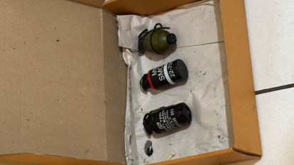 Geger! Koper Misterius Berisi Senpi Hingga Ratusan Peluru Ditemukan di Pasar Minggu