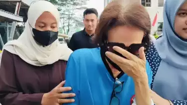 Seorang perempuan berusia 69 tahun Lie Siu Luan berhasil dibekuk Ditreskrimum Polda Jabar dan Imigrasi di bandara Soekarno-Hatta sesaat setelah ia mendarat dari singapura jumat sore 18 Juli 2025.