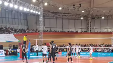 Timnas Voli Indonesia saat berlaga melawan Kamboja di leg kedua SEA V League 2025 di Velodrome pada Sabtu (19/7/2025)