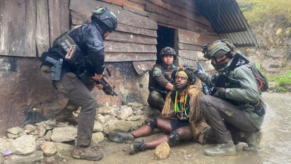 Detik-detik Menegangkan KKB Male Telenggen Dibekuk Satgas Ops Damai Cartenz di Puncak Jaya