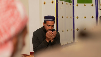 Memangnya Boleh Jika Tak Hafal Doa Qunut saat Shalat Subuh Diganti dengan Bacaan Doa Lain? Begini Penjelasan Buya Yahya