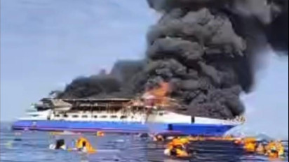 KM Barcelona Terbakar di Minahasa Utara, Enam Kapal Dikerahkan Evakuasi Penumpang