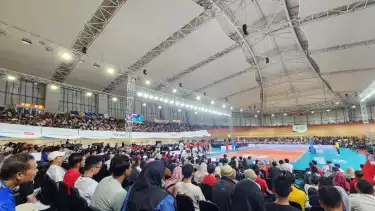Suasana Laga Timnas Voli Indonesia vs Thailand di Jakarta International Velodrome yang Dipenuhi Volimania