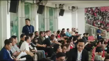 Patrick Kluivert dan Alex Pastoor terpantau ikut menyaksikan laga Timnas Indonesia U-23 vs Malaysia di SUGBK