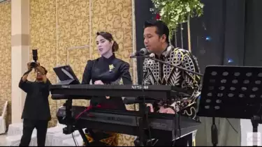 Wagub Jatim menyanyi lagu Korea di pernikahan Megawati Hangestri dan Dio Novandra.