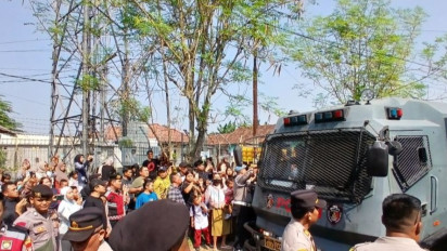 Warga Penuhi Lokasi Rekonstruksi Pembunuhan Wanita di Tangerang