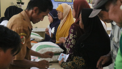 Bupati Al Barra Launching Penyaluran Bantuan Pangan Lebih dari 1.600 Ton Beras