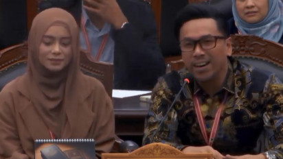 Kala Lesti Kejora Mendadak Karaoke di Ruang Sidang MK, Ada Apa?
