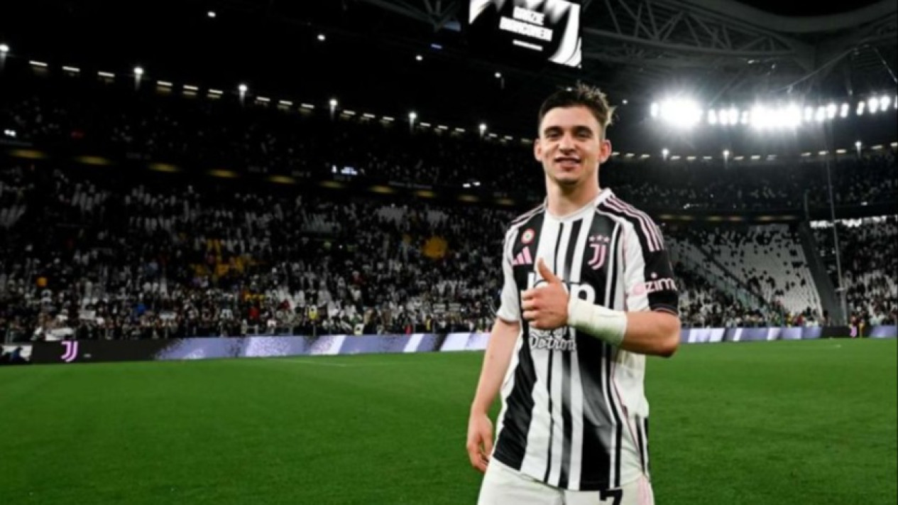 Resmi! Juventus Ikat Francisco Conceicao Secara Permanen dari FC Porto
            - galeri foto