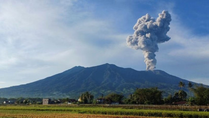 Gunung Marapi Sumbar Erupsi Setinggi 1,6 Kilometer Rabu Pagi