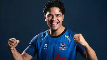 Ragnar Oratmangoen pakai jersey