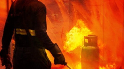 Tabung Gas Meledak, Kios Tukang Bakso di Cisarua Bogor Rusak, Lima Orang Dibawa ke Rumah Sakit Alami Luka Bakar