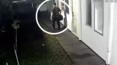 CCTV rekam detik-detik sebelum Diplomat muda Kemenlu ditemukan tewas di sebuah indekos, Gondangdia, Jakarta Pusat.