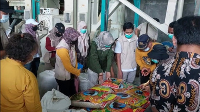 Sidak Satgas Pangan Kediri Temukan Dugaan Beras Oplosan, Produsen Diminta Tarik Produk