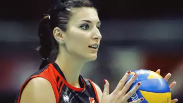 Legenda Voli Turki, Neslihan Demir