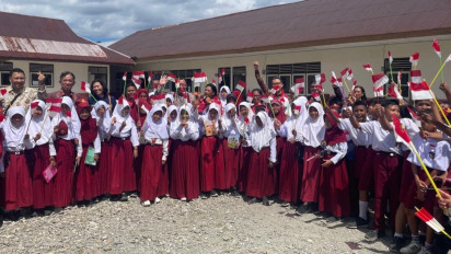 17 Sekolah di Seram Bagian Barat dapat Bantuan Program Pendidikan