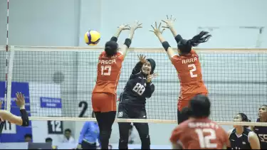 Timnas Voli Putri Senior vs Timnas Putri U-21 di final Moji Volley Cup 2025.