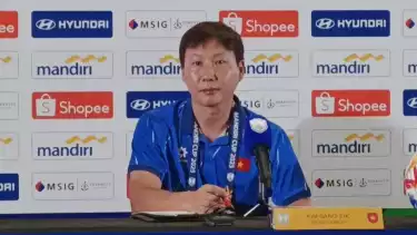 Pelatih Vietnam Kim Sang-sik