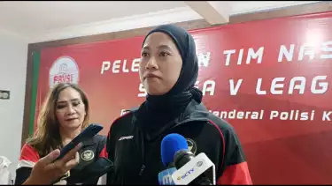 Megawati Hangestri saat diwawancarai awak media di pelepasan Timnas Voli Putri Indonesia ke SEA V League 2025.