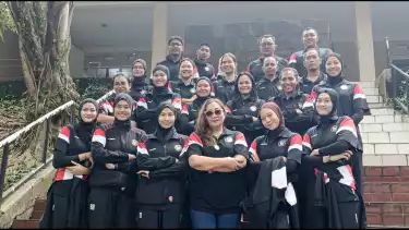 Pemain dan ofisial Timnas Voli Putri Indonesia jelang SEA V League 2025.