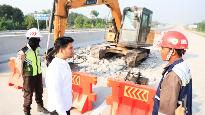 Wagub Jatim Emil Dardak Cek Pembangunan Tol di Ruas Gending hingga Paiton