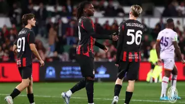 Pemain AC Milan Melakukan Selebrasi