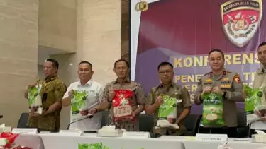 Konferensi pers kasus beras oplosan di Bareskrim Polri, Jumat (1/8/2025).
