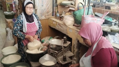 Beras Bantuan Pangan Dijual Murah di Pasar Blora, Bulog Turun Tangan