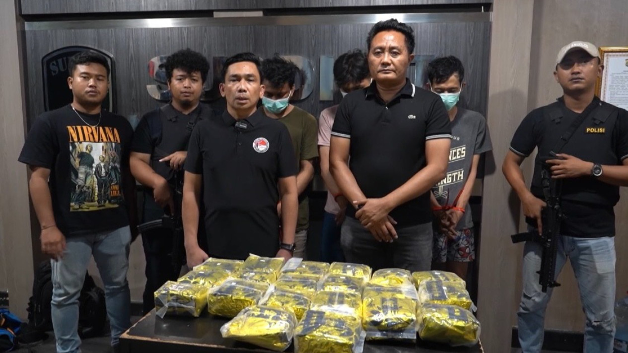 Polisi Bongkar Peredaran Sabu Jaringan China
            - galeri foto
