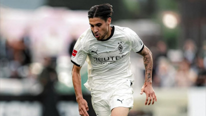 Duh! Kevin Diks Cedera Lagi di Laga Perdana Bersama Borussia Monchengladbach