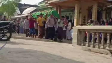 jenazah korban di antar menuju tempat pemakaman