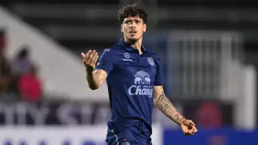 Shayne Pattynama Jadi Starter Buriram United