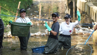 Gelar Aksi CSR Bersihkan Danau Situ Gede Bogor, Mirae Asset: Clean Water, Clear Future