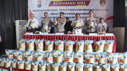 Polisi Gerebek Pabrik Beras Oplosan di Sidoarjo