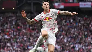 Man United dan Liverpool rebutan Benjamin Sesko di detik-detik terakhir bursa transfer musim panas 2025