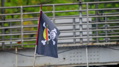 Ramai-ramai Mahasiswa Gelar Aksi dengan Kibarkan Bendera One Piece