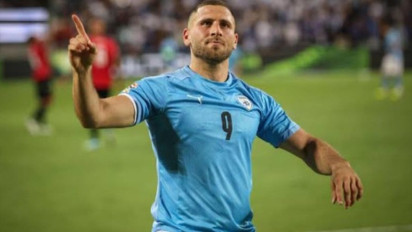 Ejek Perang Palestina, Pemain Israel Shon Weissman Terima Hukuman Kontan dari Suporter Fortuna Duesseldorf