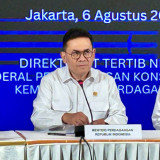 Mendag Serahkan 5 Truk Berisi Kebutuhan Pokok Bagi Korban Bencana Sumatera